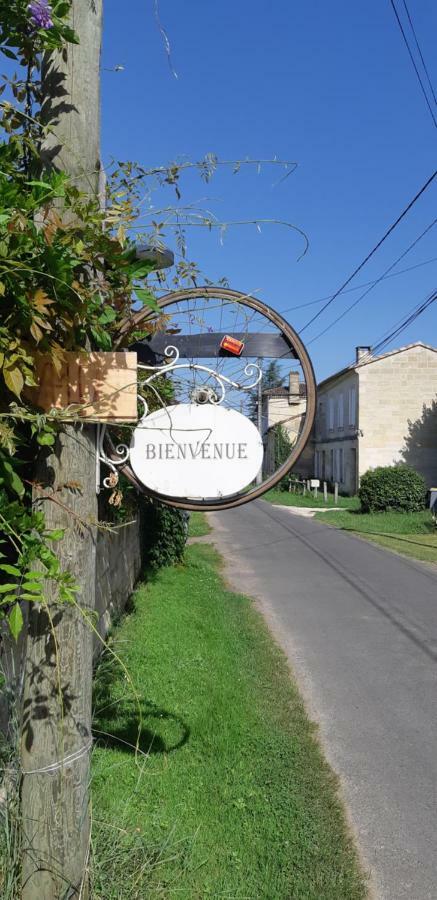 Bed and Breakfast Au Velo Dans L'Arbre Saint-Sulpice-de-Faleyrens Exterior foto